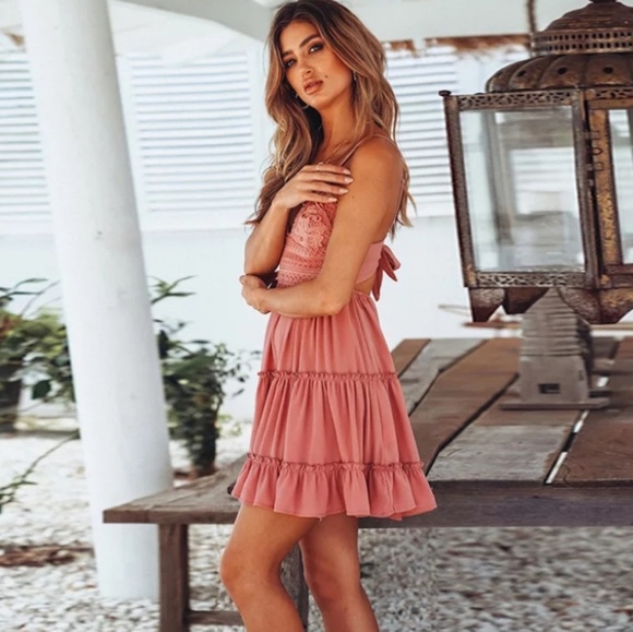 Sold out! Sleeveless Chiffon and Lace dress - Picture 2 of 3